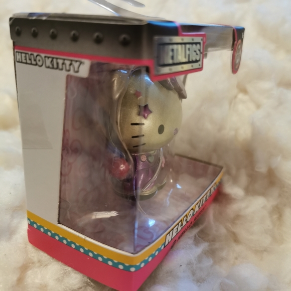 Hello Kitty Metalfigs collectible figurine, 2.5in - Picture 4 of 4